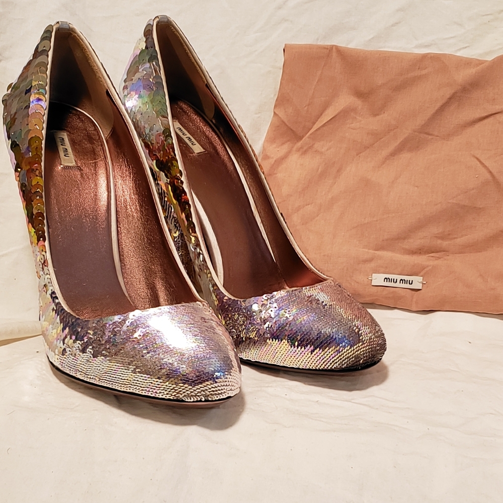 Miu Miu silver sequins heel pump.